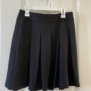 Banana Republic Pleated Skirt (Black, Size 0)